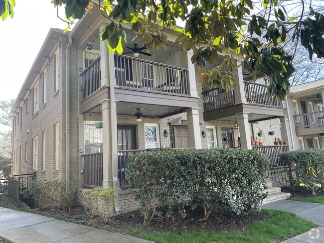 Building Photo - 526 Oakland Ave