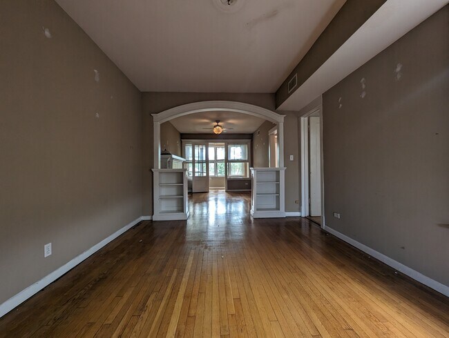 Building Photo - 2657 N St Louis Ave