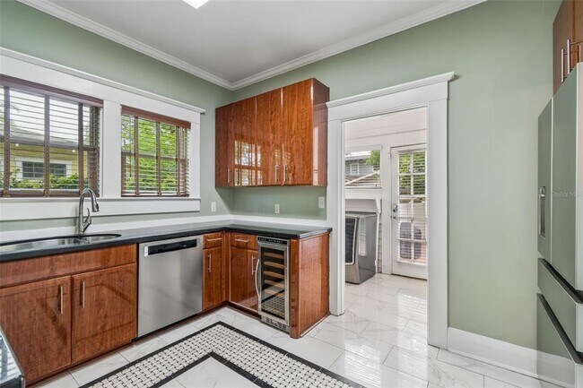 Building Photo - 1107 W Horatio St