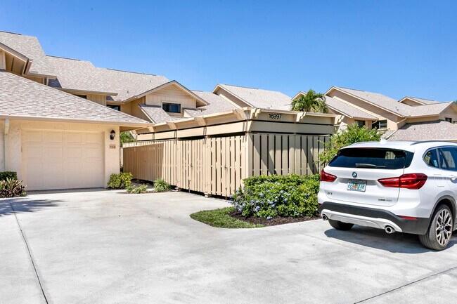 Building Photo - 16997 Waterbend Dr