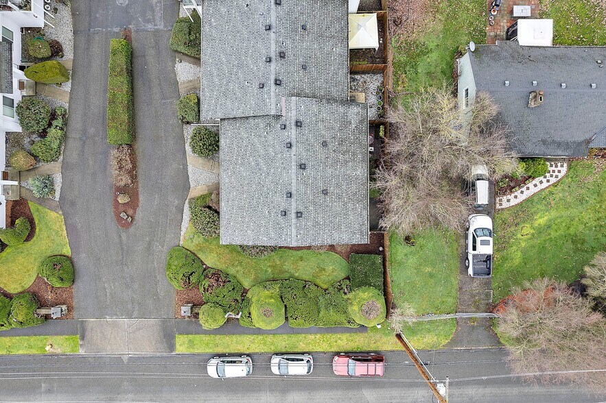 Building Photo - 1016 9th St SE