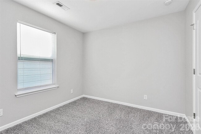 Building Photo - 8116 Dumphries Dr