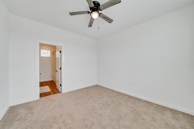 Building Photo - 1601 Mustang Dr