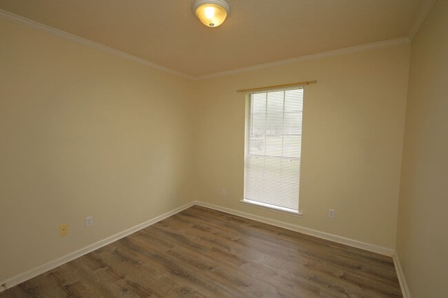 Building Photo - 4200 Shadowwood Dr