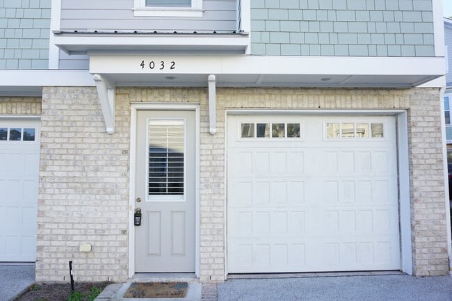 Building Photo - 4032 Tamarisk Ln
