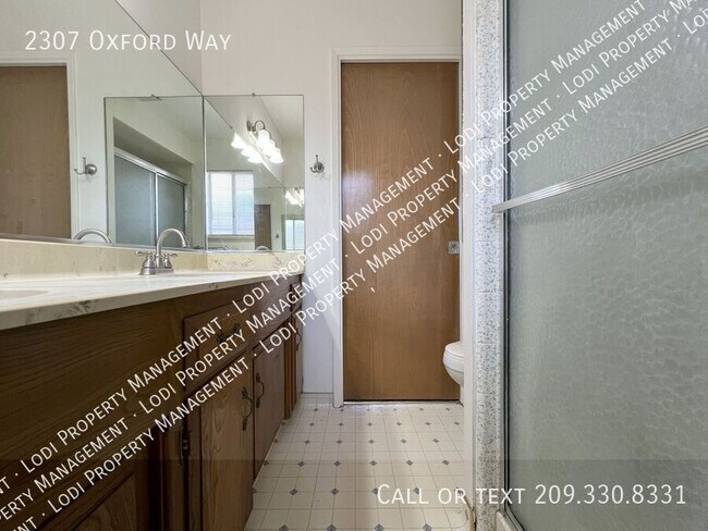 Building Photo - 2307 Oxford Way