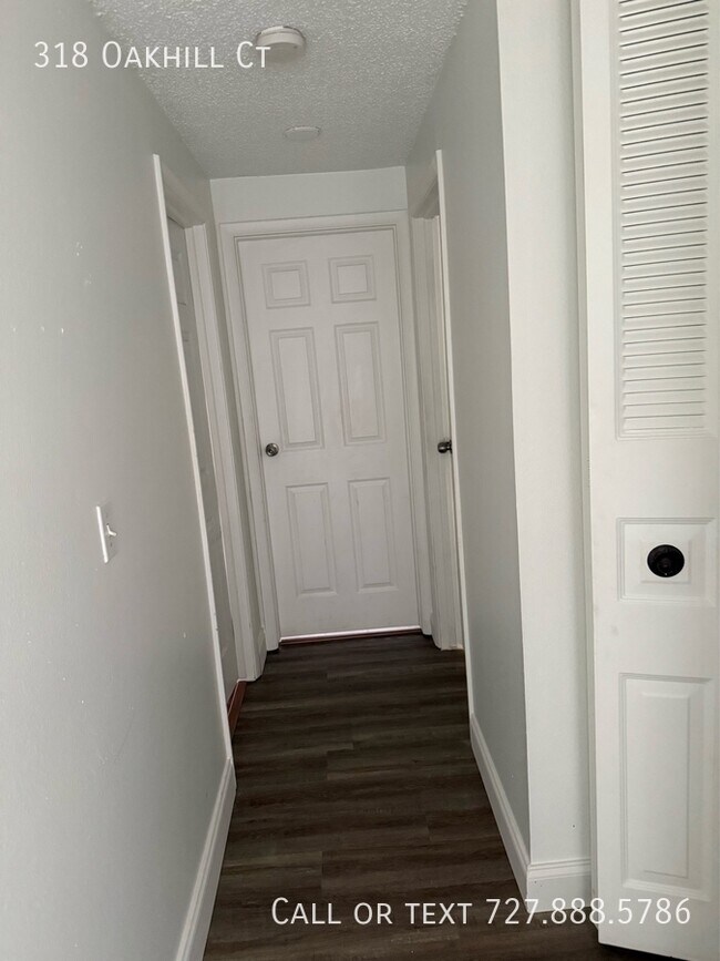 Building Photo - 318 Oakhill Ct