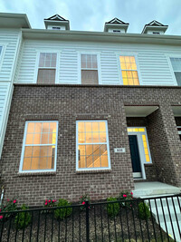 Building Photo - 832 Kinzer Ave
