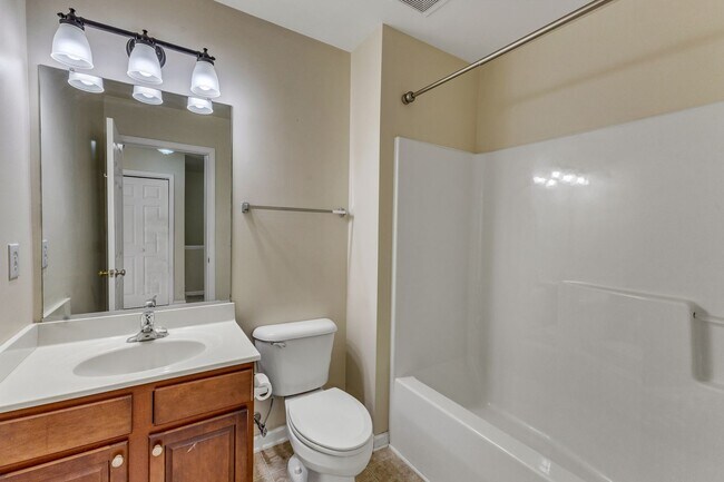 Building Photo - Adorable 3b 3b Townhome In Wake Forest!