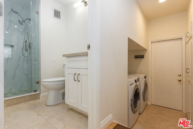 Building Photo - 10227 Autumn Leaf Cir