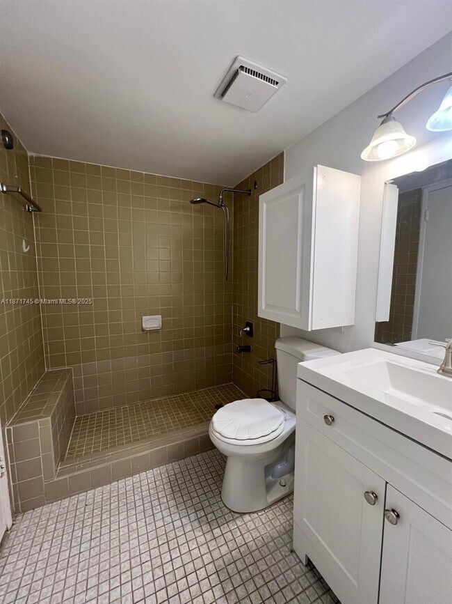 Building Photo - 526 NW 99th Ct