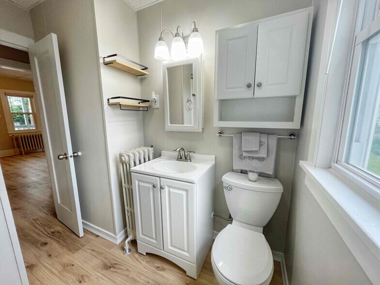 Building Photo - 142 Church St