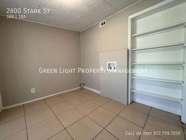 Building Photo - 2600 Stark St