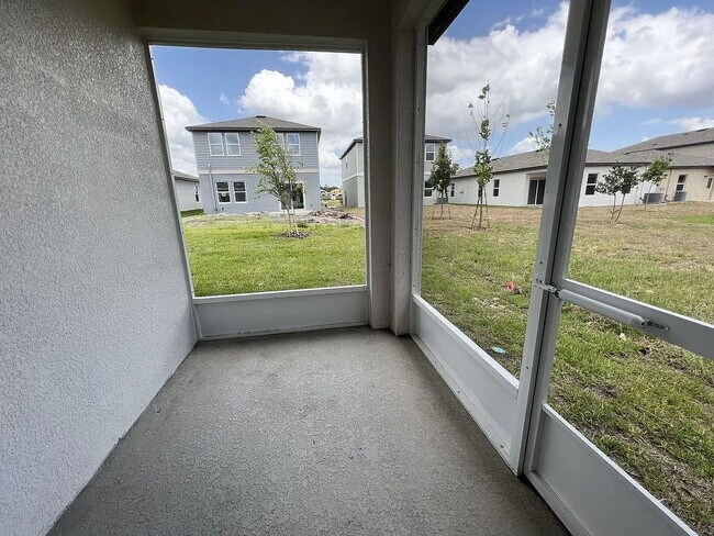 Building Photo - "Charming 3-Bed, 2-Bath Oasis in Zephyrhills – Your Perfect Retreat Awaits!"