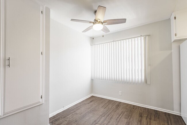 Interior Photo - 18407 Dearborn Street