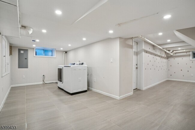 Building Photo - 80 Locust Ave