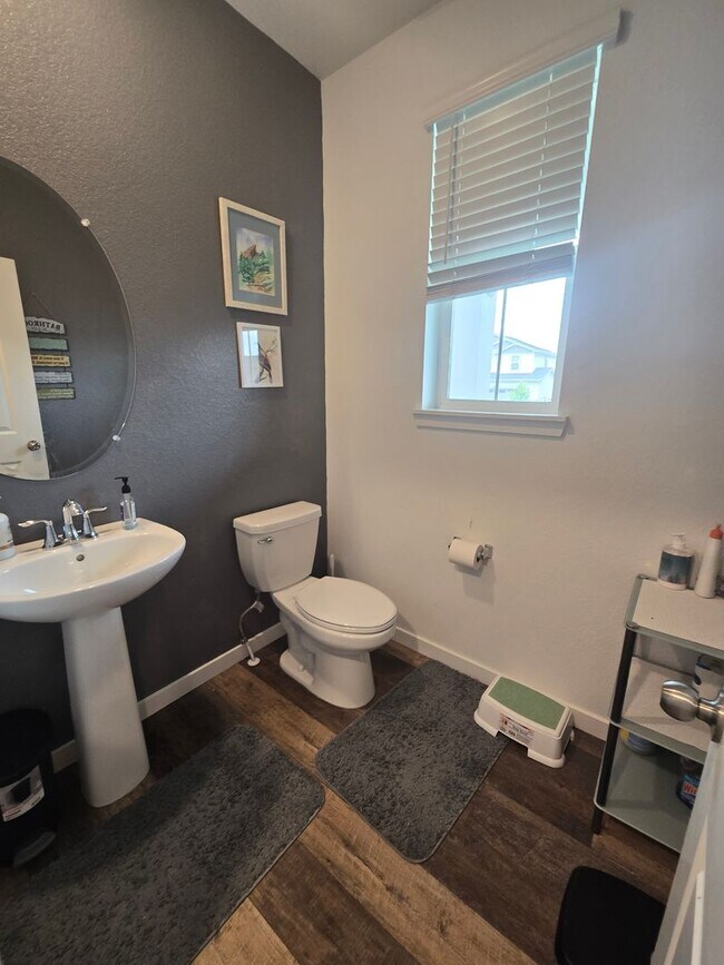 Building Photo - Built in 2021 Spacious Home with 4 bedroom...