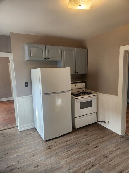 Building Photo - 11 Fairview Ave