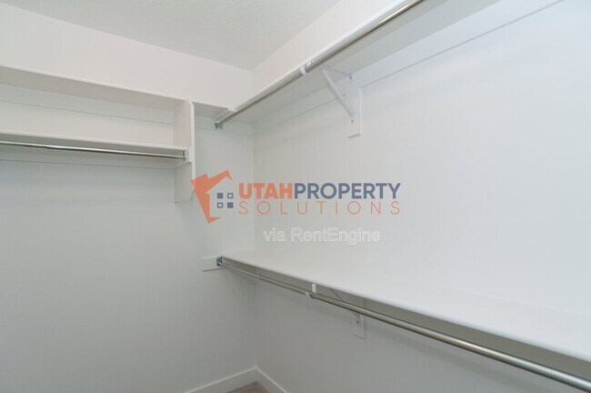 Building Photo - 992 W 380 S