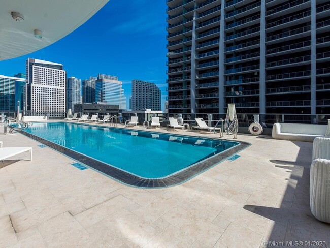 Building Photo - 1000 Brickell Plaza