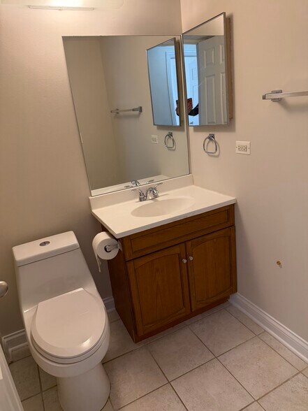 Building Photo - 681 Thorntree Ct