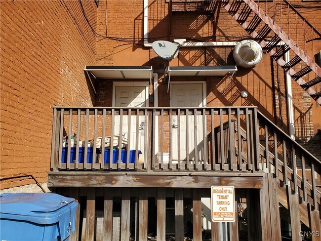 Building Photo - 813 S Salina St