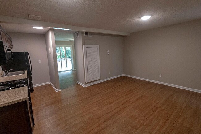 Building Photo - 105 N Garth Ave