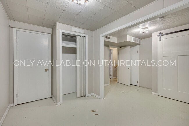 Building Photo - 786 E 350 N