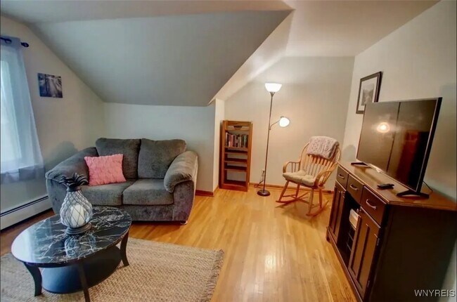 Building Photo - 128 Circle Ln