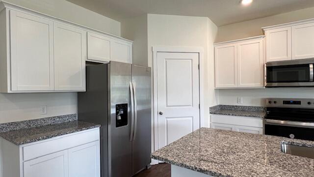 Building Photo - 4170 Lone Oak Cir