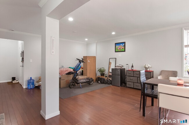 Building Photo - 7 4th St