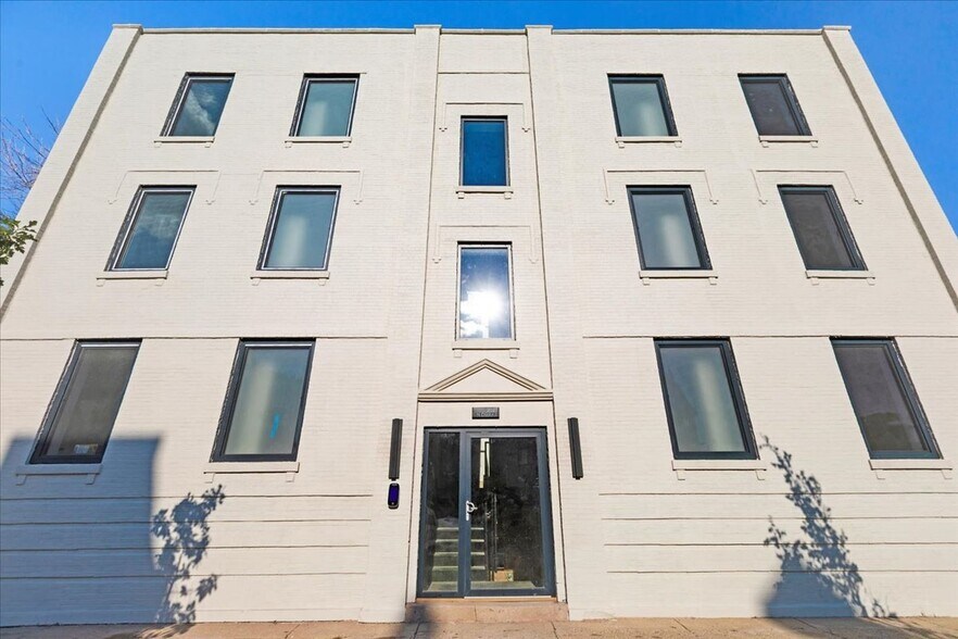 Primary Photo - 2023 N Drake Ave