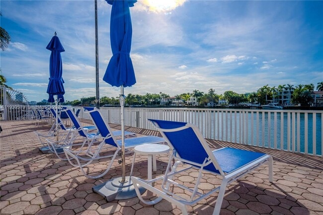 Building Photo - 5700 Collins Ave