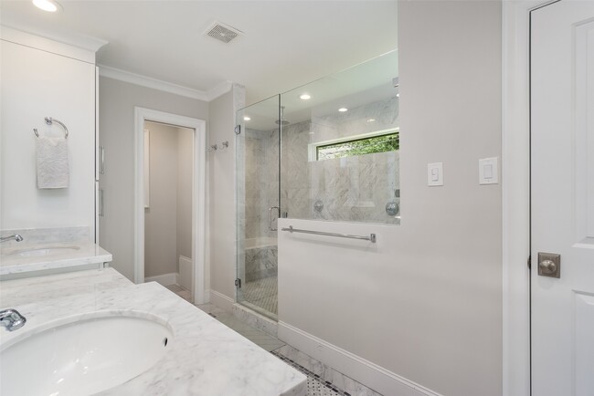 Building Photo - 815 Thornvine Ln