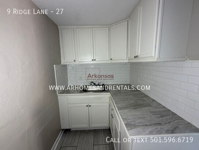 Building Photo - 9 Ridge Ln