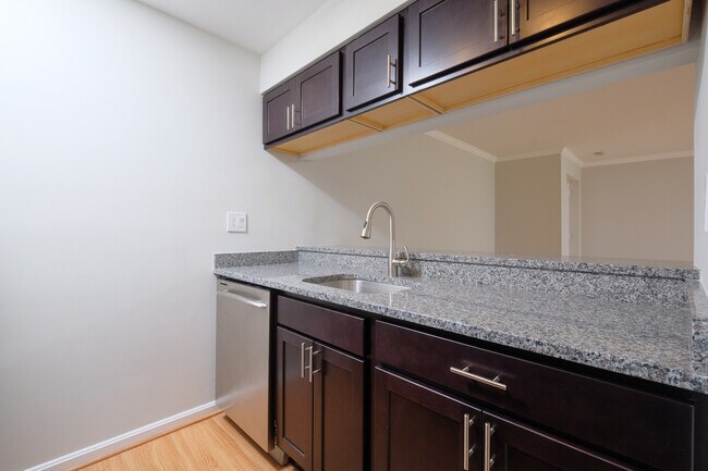 Building Photo - Renovated Entry Level - Castle Harbour Con...