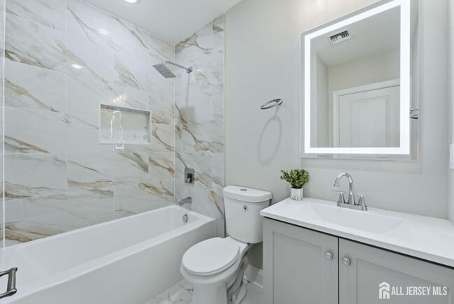 Building Photo - 46 Eppirt St