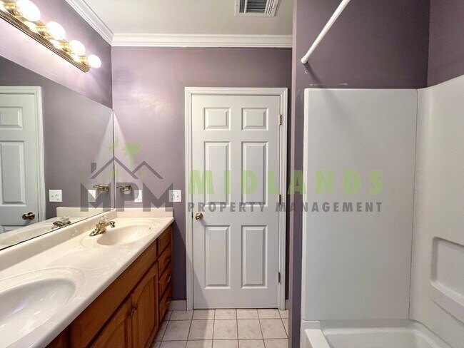 Building Photo - 3425 Manor Ave