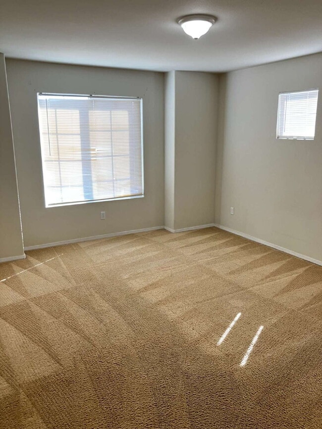 Building Photo - $500.00 OFF FIRST MONTH'S RENT!!!!! North ...
