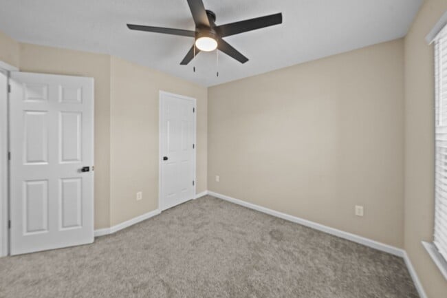 Building Photo - Thoughtfully Designed 4BR Home in The Commons with Open Floor Plan