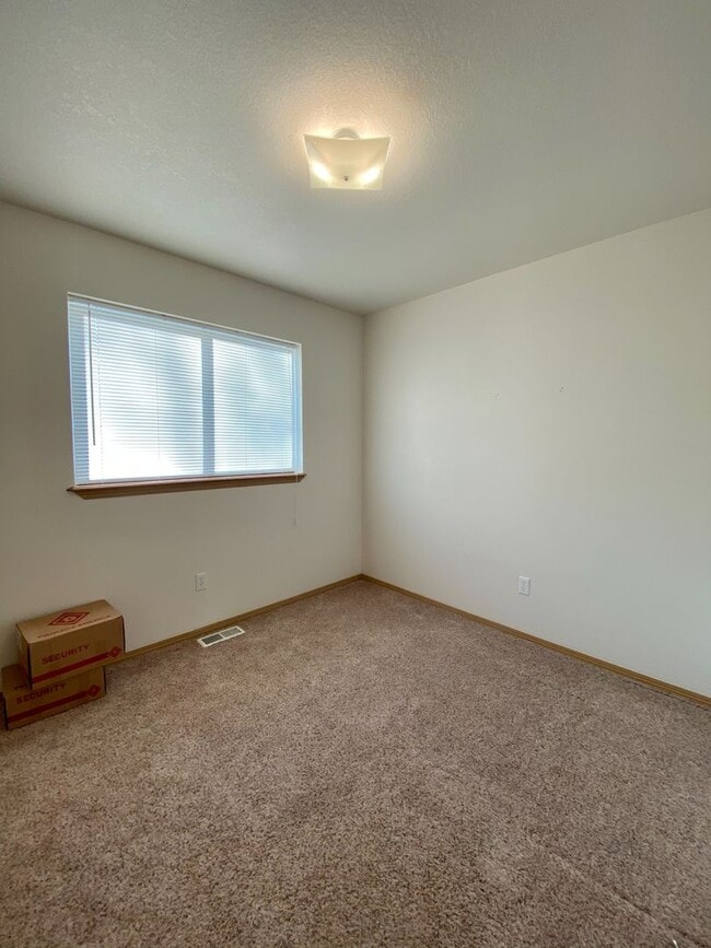 Building Photo - 215 Knight Dr