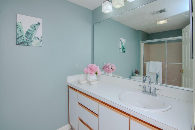 Building Photo - 1704 Weatherstone Dr