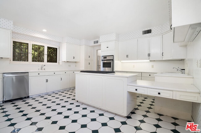 Building Photo - 180 Highland Ave