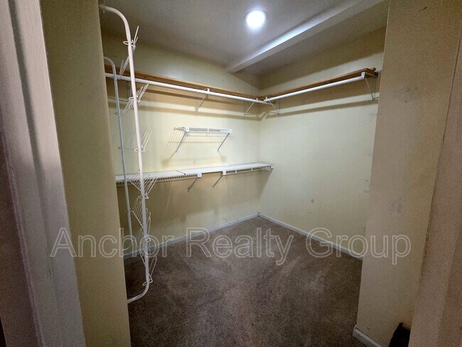 Building Photo - 14 Al St