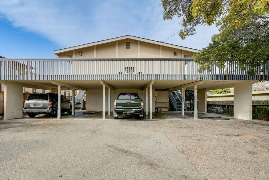 Building Photo - 440 Dela Vina Ave