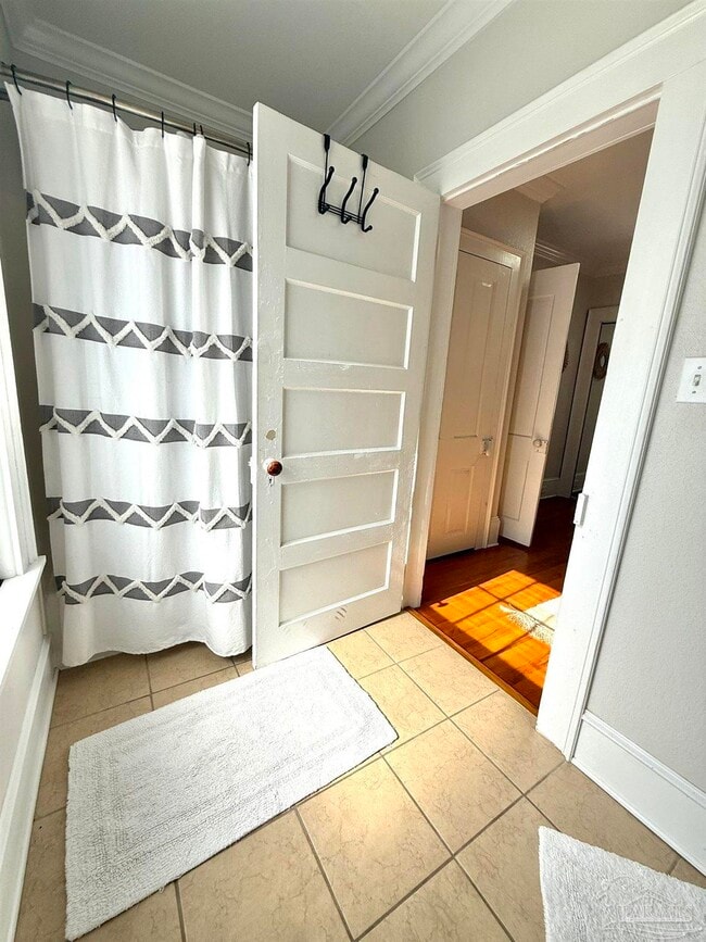 Building Photo - 6855 Pine St