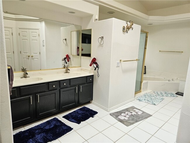 Building Photo - 2068 E Lago Grande Bay