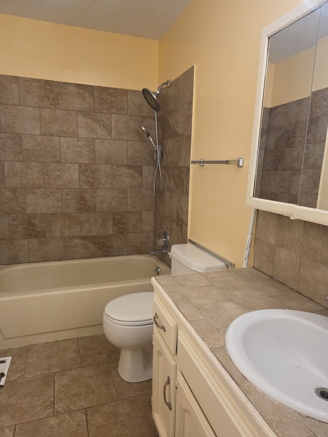 Building Photo - 3910 Grunden Dr SW