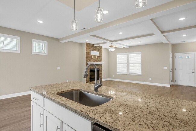 Building Photo - Luxury Meets Comfort: 5-Bed Beauty with Ch...