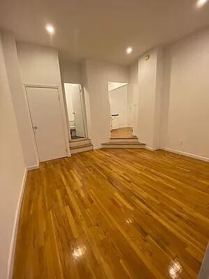 Building Photo - 11 Maiden Ln